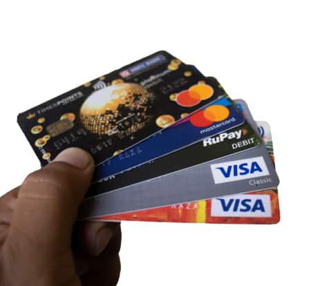 ਲਾਜ਼ਮੀ ਦੋ-ਫੈਕਟਰ ਪ੍ਰਮਾਣਿਕਤਾ : ਇਲੈਕਟ੍ਰਾਨਿਕ ਕਾਰਡ ਨਾਲ ਲੈਣ-ਦੇਣ ਨੂੰ ਵਧੇਰੇ ਸੁਰੱਖਿਅਤ ਬਣਾਉਣ ਲਈ, RBI ਸਾਰੇ ਡੈਬਿਟ ਤੇ ਕ੍ਰੈਡਿਟ ਕਾਰਡ ਭੁਗਤਾਨਾਂ ਨੂੰ ਦੋ-ਫੈਕਟਰ ਪ੍ਰਮਾਣੀਕਰਨ ਦੀ ਪ੍ਰਕਿਰਿਆ ਜ਼ਰੀਏ ਹੀ ਅੱਗੇ ਵਧਣ ਦੀ ਇਜਾਜ਼ਤ ਦਿੰਦਾ ਹੈ। ਇਸ ਤਹਿਤ, ਕਾਰਡਧਾਰਕਾਂ ਨੂੰ ਵਾਧੂ ਤਸਦੀਕ ਦੀ ਪ੍ਰਕਿਰਿਆ ਵਿੱਚੋਂ ਲੰਘਣਾ ਪੈਂਦਾ ਹੈ, ਜਿਵੇਂ ਕਿ ਇੱਕ ਯੂਨੀਕ ਪਿੰਨ ਜਾਂ ਵਨ ਟਾਈਮ ਪਾਸਵਰਡ ਰਾਹੀਂ ਹੀ ਤੁਹਾਡਾ ਲੈਣ-ਦੇਣ ਸੁਰੱਖਿਅਤ ਢੰਗ ਨਾਲ ਕੀਤਾ ਜਾ ਸਕਦਾ ਹੈ।