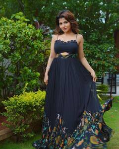 Iswarya Menon: క్యూట్ స్మైల్ తో కట్టిపడేస్తున్న 'స్పై' బ్యూటీ!