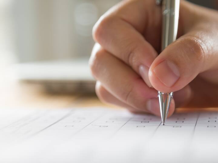 CAT Exam Preparation: कैट एग्जाम की तैयारी करने में ये टिप्स आएंगे बेहद काम, आप भी जान लें CAT Exam Preparation Tips study about 8 hours in a day CAT Exam Preparation: कैट एग्जाम की तैयारी करने में ये टिप्स आएंगे बेहद काम, आप भी जान लें