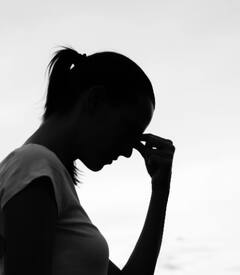 Suicidal Thoughts : एखाद्याच्या मनात आत्माहत्येचे विचार आहेत हे कसे ओळखाल?