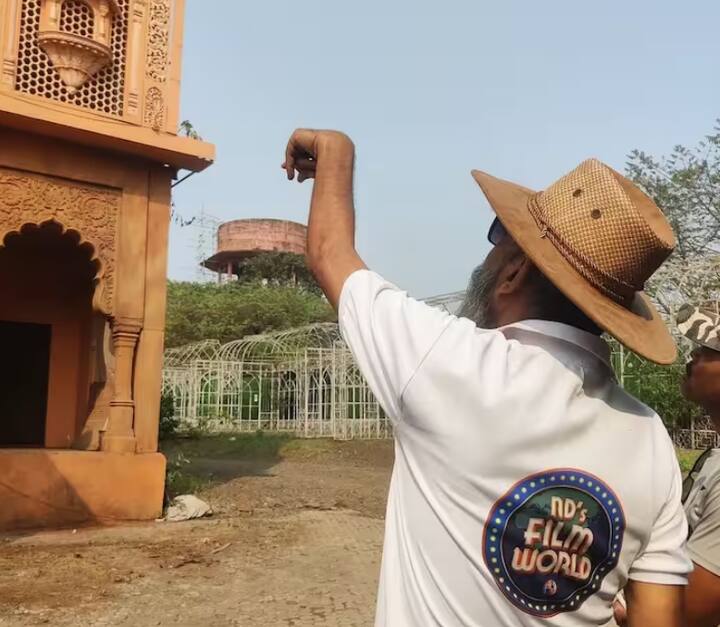 ETimes शी बोलताना दिलीप म्हणाले, 'आम्ही दिल्लीहून आलो आणि थेट स्टुडिओत गेलो. देसाईंनी त्यांच्या अटेंडंटला थोडा वेळ आराम करायचा आहे असं बोलून बंगला उघडण्यास सांगितलं.'