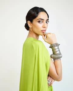 Sobhita Dhulipala Photos : సీతాకోక చిలుకకు పచ్చాని రంగేసినట్టు - శోభితా ధూళిపాళ ఫోటోలు