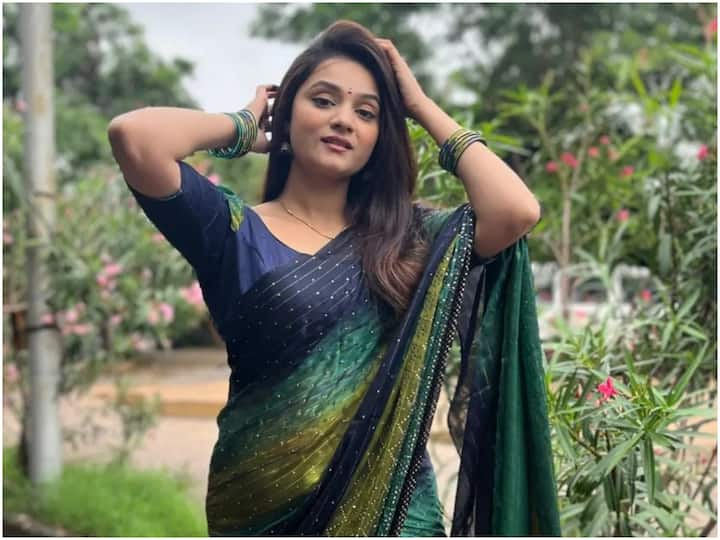 Prerana Kambam Photos : 'కృష్ణ ముకుంద మురారి' సీరియల్ చూసే ప్రేక్షకులకు ప్రేరణ కంభం తప్పకుండా తెలిసే  ఉంటుంది. ఆవిడ లేటెస్ట్ ఫోటోలు 


(Image Courtesy : prerana.kambam / Instagram)