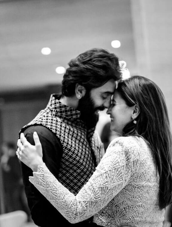 आलिया हमेशा से काफी लाउड रही हैं. लेकिन शादी के बाद उन्हें अपनी इस आदत को भी कंट्रोल करना पड़ा. आलिया ने कहा था- मेरे पति को मेरी ऊंची आवाज जरा भी पसंद नहीं है.