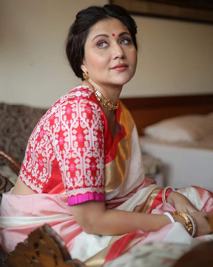 আপাতত সোশ্য়াল মিডিয়ায় ভাইরাল তাঁর এই নতুন লুক। তবে অভিনেত্রীর তরফে এখনও পর্যন্ত কোনও প্রতিক্রিয়া পাওয়া যায়নি।