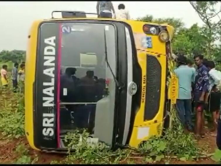 Telangana School Bus Accident Overturns In Mahabubabad Students Injured All Details Telangana: School Bus Turns Turtle In Mahabubabad, 4 Students Injured