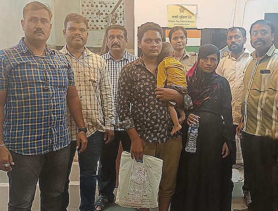 Mumbai Crime : दाम्पत्याने दोन दिवसांच्या नवजात बालकाला रिक्षात सोडून अपहरणाचा बनाव रचला, पोलिसी खाक्या दाखवताच सत्य सांगितलं Mumbai Crime : दाम्पत्याने दोन दिवसांच्या नवजात बालकाला रिक्षात सोडून अपहरणाचा बनाव रचला, पोलिसी खाक्या दाखवताच सत्य सांगितलं