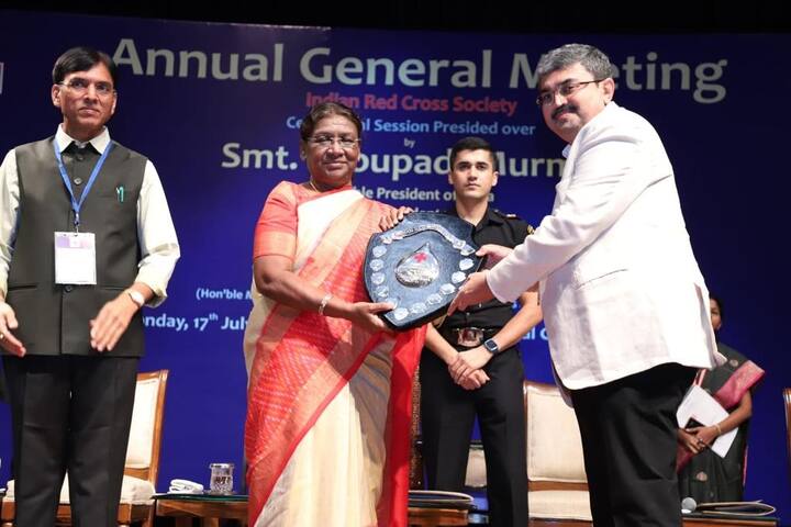 News: gujarat red cross society got national award by rashtrapati of india for collect more blood News: ગુજરાત રેડ ક્રૉસને સૌથી વધુ બ્લડ કલેક્શન કરવા બદલ મળ્યો નેશનલ એવૉર્ડ, જાણો