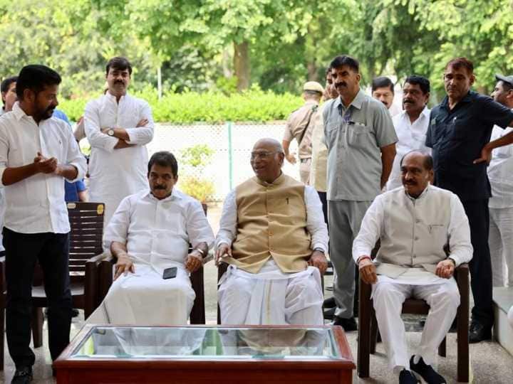 ये नेता कांग्रेस अध्यक्ष मल्लिकार्जुन खरगे की मौजूदगी में पार्टी में शामिल हुए.