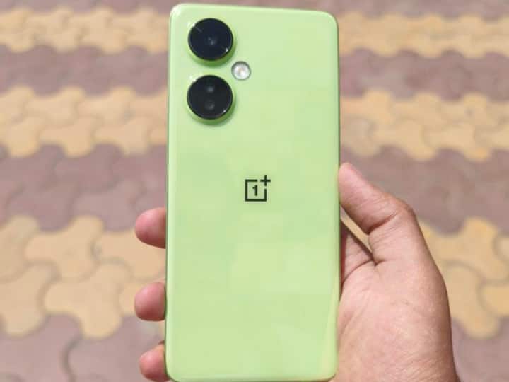 OnePlus Nord CE 3 Lite 5G: इस स्मार्टफोन में Snapdragon 695 प्रोसेसर, 5000 एमएएच की बैटरी, OxygenOS 13.1, 108MP का कैमरा और 6.7 इंच की डिस्प्ले मिलती है. इसकी कीमत 19,999 रुपये है.