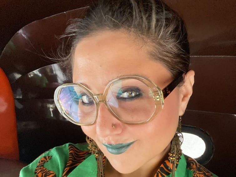 Swastika Mukherjee Slams Trolls For Questioning Her Choice Of 'Green Lipstick' With A Green Outfit; Says... Swastika Mukherjee Slams Trolls For Questioning Her Choice Of 'Green Lipstick' With A Green Outfit; Says...