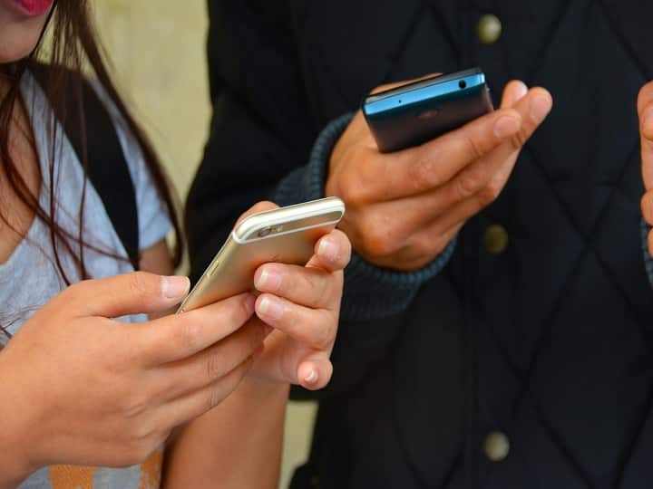 भारतीय स्मार्टफोन मार्केट ने लगाया गोता, सालाना आधार पर 10 प्रतिशत घटा, एप्पल की मौज