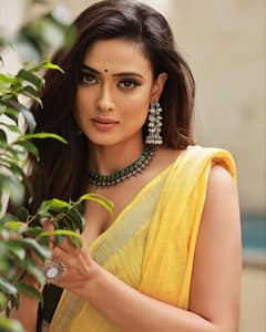 Shweta Tiwari Raises Temperature With A Simple Look In A Yellow Cotton Saree