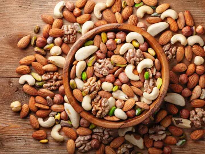 தேவையான பொருட்கள் : ராகி மாவு, வேட்க்கடலை- 100 கிராம், முந்திரி -50 கிராம், பாதாம்- 50 கிராம், சர்க்கரை - தேவையான அளவு, நெய் - அரை கப், பால் - 250 மி.லி. ஏலக்காய் - தேவையான அளவு ஒரு சிட்டிகை