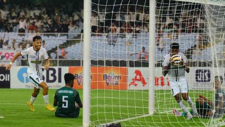 Mohun Bagan super Giant vs Bangladesh Army: ১০ জনের বাংলাদেশ আর্মিকে ৫-০ গোলে পরাজিত করল মোহনবাগান সুপার জায়ান্ট।