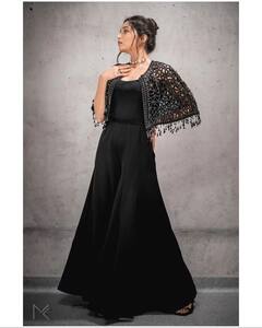 Srinidhi Shetty Photos : బ్లాక్ డ్రెస్ లో KGF శ్రీనిధి ఎంత బావుందో