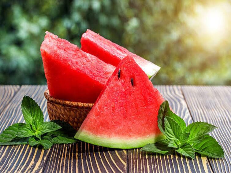 Watermelon Everyone should not eat watermelon on an empty stomach Who can eat Watermelon: வெறும் வயிற்றில் தர்பூசணி சாப்பிடலாமா..? சாப்பிடக்கூடாதா?