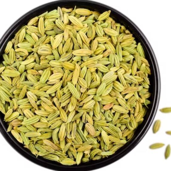 ਸੌਂਫ ਸਿਹਤ ਨੂੰ ਲਾਭ ਦੇਣ ਦੇ ਨਾਲ-ਨਾਲ ਕਈ ਬਿਮਾਰੀਆਂ ਤੋਂ ਦੂਰ ਰਹਿਣ ਵਿਚ ਮਦਦ ਕਰਦੀ ਹੈ। ਸੌਂਫ ਵਿੱਚ ਕੈਂਸਰ ਵਿਰੋਧੀ ਗੁਣ ਪਾਏ ਜਾਂਦੇ ਹਨ। ਕਿਉਂਕਿ ਸੌਂਫ ਵਿੱਚ ਐਨੀਥੋਲ ਕੰਪਾਊਂਡ ਪਾਇਆ ਜਾਂਦਾ ਹੈ। ਜਿਸ ਵਿੱਚ ਕੈਂਸਰ ਨਾਲ ਲੜਨ ਦੇ ਗੁਣ ਹੁੰਦੇ ਹਨ। ਸੌਂਫ ਬ੍ਰੈਸਟ ਅਤੇ ਲੀਵਰ ਕੈਂਸਰ ਵਿੱਚ ਵੀ ਮਦਦਗਾਰ ਹੈ।