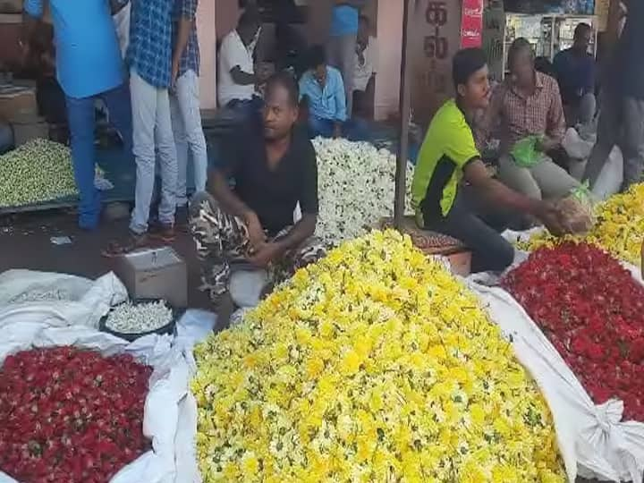 Flower prices have increased in Theni and Dindigul districts today, the day of Aadi festival TNN ஆடித் திருவிழா: தேனி, திண்டுக்கல் மாவட்டங்களில் பூக்கள் விலை அதிகரிப்பு