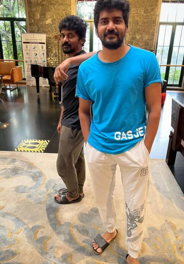 தமிழ்நாட்டு பெண்களின் கனவு கண்ணனாக இருப்பவர் நடிகர் கவின். இவர் தன்னுடைய வாழ்க்கையை சின்னத்திரையில் தொடங்கினார்.