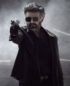 Blue Sattai Maran : அஜித்தையும் ரஜினியையும் சீண்டி பார்க்கும் ப்ளூ சட்டை மாறன்; கொந்தளிக்கும் ரசிகர்கள்!