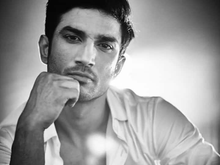 सुशांत सिंह राजपूत की मौत ने टीवी से लेकर फिल्म इंडस्ट्री को तक सदमे में डाल दिया था. 14 जून 2020 को सुशांत की लाश उनके कमरे में फांसी के फंदे पर लटकी मिली थी. जिसके बाद उनकी गर्लफ्रेंड रिया चक्रवर्ती से लंबी पूछताछ चली और उन्हें गिरफ्तार भी कर लिया गया था.