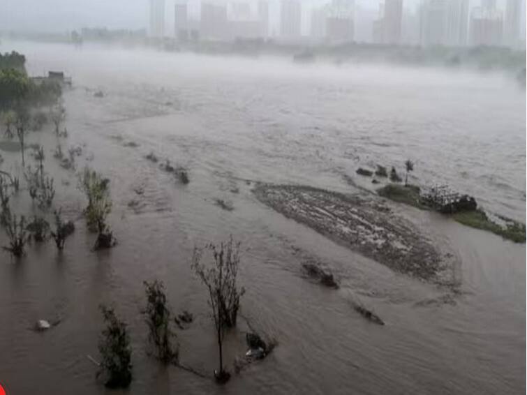 Beijing Flood Heaviest Rainfall Record in 140 Years China Capital Know Details Beijing Flood: 140 ஆண்டுகள்.. சீனாவின் பீஜிங் நகரை புரட்டிப்போட்ட வெள்ளம்.. அதிர்ந்த மக்கள்..