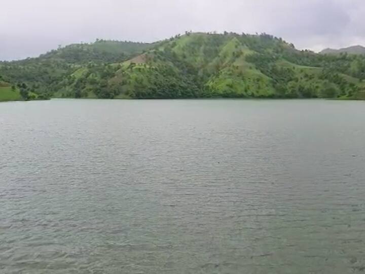 तसेच पर्यटकांनी नदीपात्रात किंवा धरणाच्या सांडव्याजवळ न जाण्याचे आवाहन प्रशासनाकडून करण्यात येत आहे.