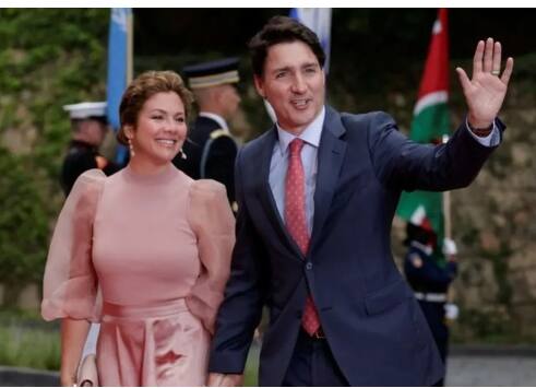 Canadian PM Divorce: ਕੈਨੇਡਾ ਦੇ ਪ੍ਰਧਾਨ ਮੰਤਰੀ ਜਸਟਿਨ ਟਰੂਡੋ ਆਪਣੀ ਪਤਨੀ ਸੋਫੀ ਗ੍ਰੈਗੋਇਰੇ ਤੋਂ 18 ਸਾਲ ਦੇ ਬਾਅਦ ਵੱਖ ਹੋ ਰਹੇ ਹਨ। ਦੋਵਾਂ ਨੇ ਇਸ ਦੀ ਜਾਣਕਾਰੀ ਸੋਸ਼ਲ ਮੀਡੀਆ 'ਤੇ ਦਿੱਤੀ।