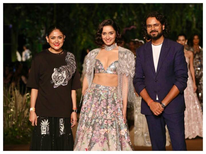 Shraddha Kapoor walked the ramp for designer Rahul Mishra at the FDCI Indian Couture Week 2023 finale.