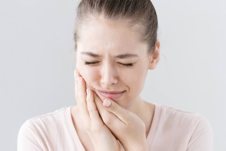 This home experiment is effective for toothache and decay, try this natural pain killer Health: દાંતના દુખાવા અને સડામાં કારગર છે આ ઘરેલુ પ્રયોગ, આ નેચરલ પેઇન કિલરને અજમાવી જુઓ