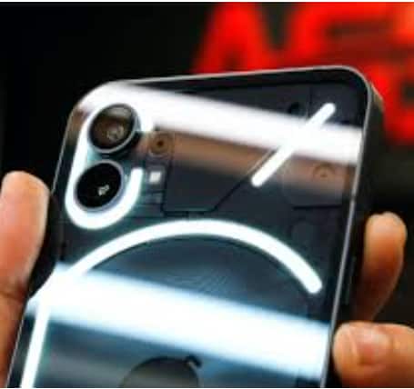 कशाचीही ऑफर फक्त इथेच संपत नाही. सेल दरम्यान, कंपनी Nothing Phone 2 अॅक्सेसरीजवर देखील भरघोस सूट देखील देईल.
