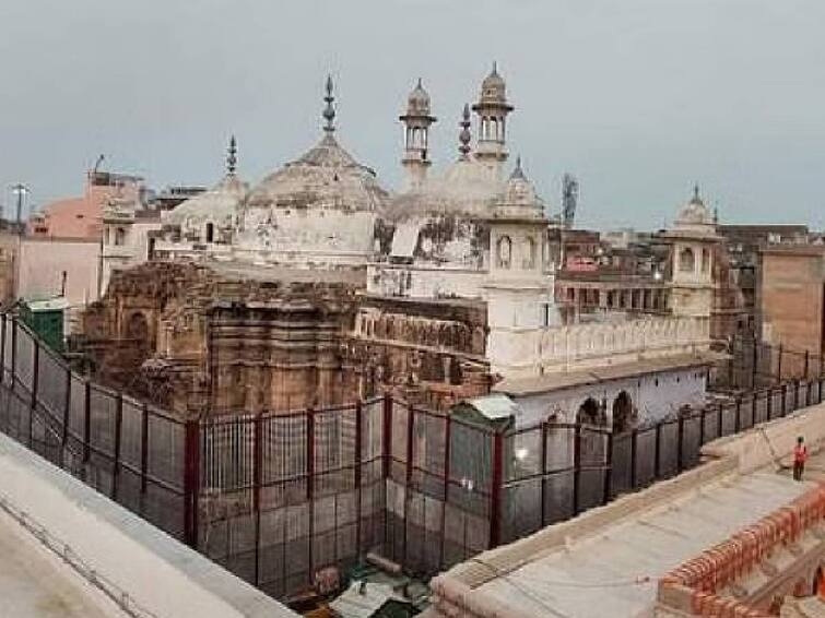 The Allahabad High Court has ordered that the verdict in the Gyanvapi Masjid case  today (August 3) asi to conduct survey. Gyanvapi Masjid: ஞானவாபி மசூதியில் தொல்லியல் துறை ஆய்வு மேற்கொள்ள அனுமதி - உயர்நீதிமன்றம் அதிரடி..