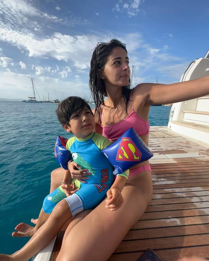 Ananya Panday bikini Photo: બોલિવૂડ ફિલ્મ સ્ટાર અનન્યા પાંડેએ તાજેતરમાં સોશિયલ મીડિયા પર તેની બિકીની તસવીરો શેર કરી છે.