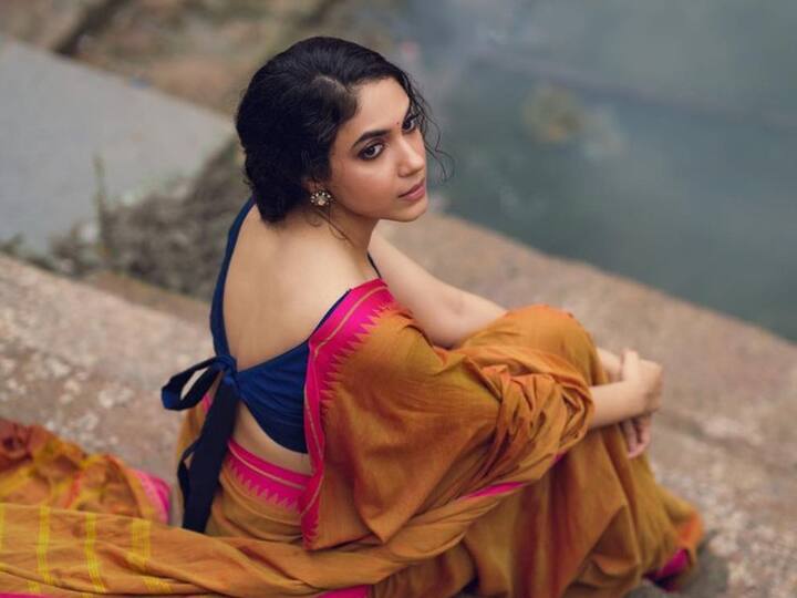 மௌனம் பாதி மோகம் பாதி என்னை கொல்லும் எந்நாளும்..