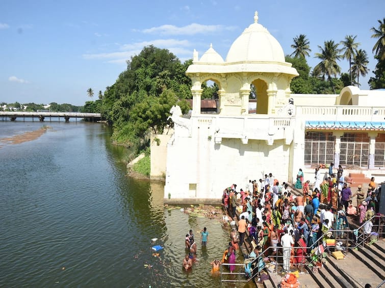 Aadi Perukhu festival celebrated with enthusiasm in Tanjore district TNN தஞ்சை மாவட்டத்தில் உற்சாகமாக கொண்டாடப்பட்ட ஆடிப் பெருக்கு விழா