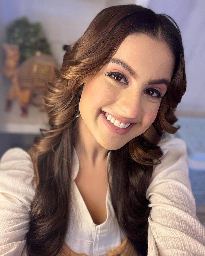 बाल कलाकार के तौर पर अपना एक्टिंग करियर शुरु करने वाली तुनिषा शर्मा ने 24 दिसंबर 2022 को अपने टीवी सीरियल 'अली बाबा: दास्तान-ए-काबुल' के सेट पर फांसी लगाकर आत्महत्या कर ली थी. जिसके बाद उनके सह कलाकार शीजान खान को गिरफ्तार किया गया था.