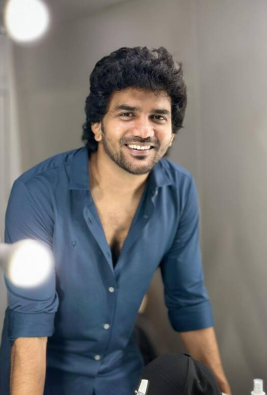 பின்னர் சத்ரியன் என்ற படத்தில் ஒரு முக்கிய கதாபாத்திரத்தில் விக்ரம் பிரபுவுடன் சேர்ந்து நடித்தார்.