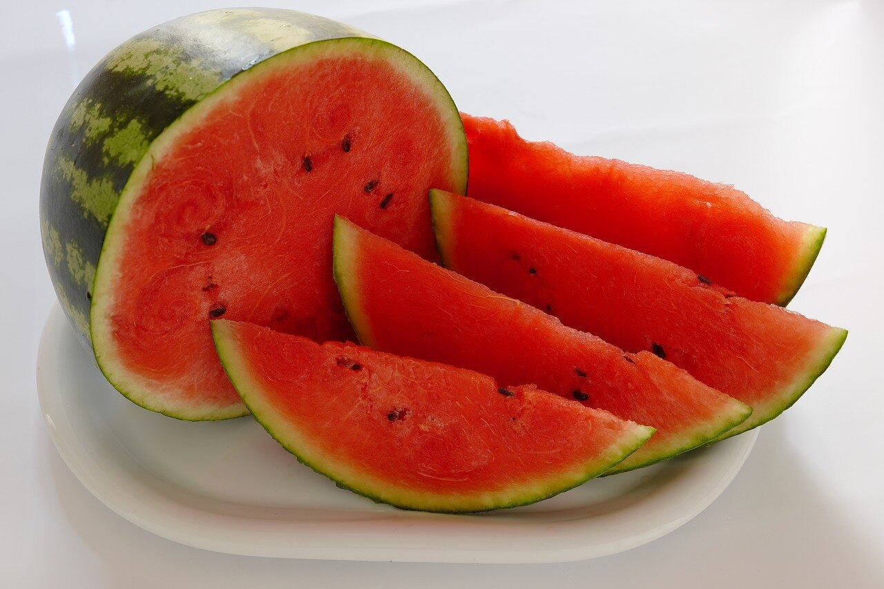 Watermelon : வெறும் வயிற்றில் தர்பூசணி சாப்பிடுவது நல்லதா? ஊட்டச்சத்து நிபுணர்கள் சொல்வது என்ன?