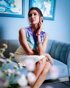 బ్లూ సోఫాలో మంచు లక్ష్మి స్టన్నింగ్ ఫోటోలు - చూశారా!