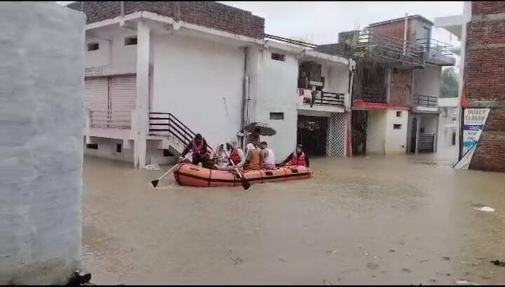 गाडरवारा तेंदूखेड़ा सड़क मार्ग भी बंद हो गया है. मां नर्मदा ककरा घाट का पुल डूब गया है.