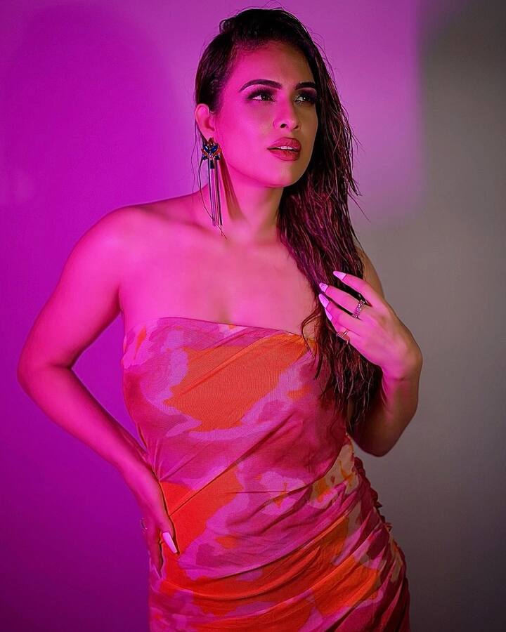 નેહા મલિક જાણે છે કે પોતાના ચાહકોને કઈ રીતે દિવાના બનાવવા.