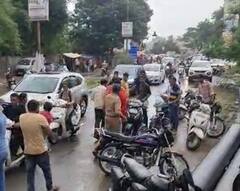 Anand: આણંદમાં શાંતિ ડહોળવાનો પ્રયાસ, વાછરડાનું માથું કાપીને રસ્તા પર મુકતા હિન્દુ સંગઠનો લાલઘૂમ