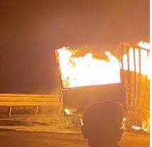 Buldhana : समृद्धी महामार्गावर बर्निंग ट्रकचा थरार