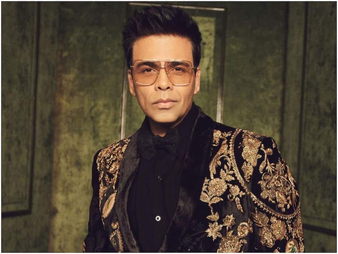 Karan Johar says his friends were horrified when he went bra shopping for his mother ఆమె కోసం బ్రా కొనడం చూసి, నా ఫ్రెండ్స్ భయపడిపోయారు: కరణ్ జోహార్