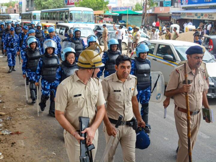 Police in action mode regarding Nuh violence, 55 FIRs registered, 141 arrested, bulldozers run in Tawdu Haryana Violence:  नूंह हिंसा को लेकर एक्शन मोड में पुलिस, 55 FIR दर्ज, 141 गिरफ्तार, तावडू में चला बुलडोजर