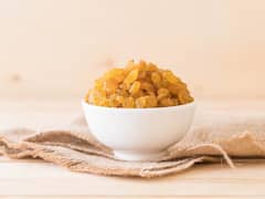 सुबह खाली पेट पिएं किशमिश वाला पानी, शरीर से दूर हो जाएंगी ये दिक्कतें, मिलेंगे कई जबरदस्त फायदे