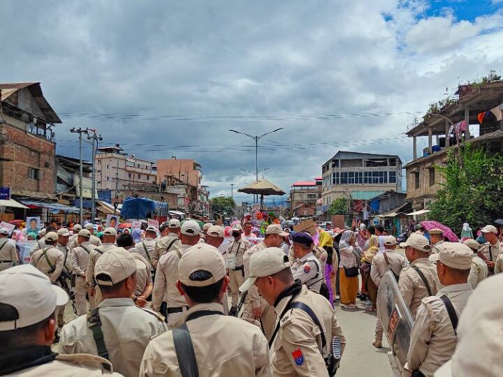 Manipur Violence: मणिपुर में नहीं थमी हिंसा की आग, बढ़ी सेना की तैनाती, ताजा हालातों पर आदिवासी संगठन से मिल सकते हैं अमित शाह