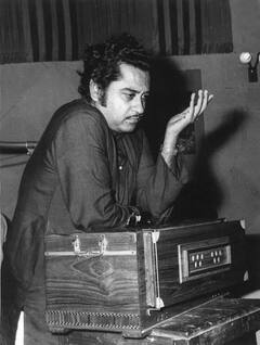 Kishore Kumar: ਇੰਦਰਾ ਗਾਂਧੀ ਨਾਲ ਪੰਗਾ ਲੈਣਾ ਕਿਸ਼ੋਰ ਕੁਮਾਰ ਨੂੰ ਪਿਆ ਸੀ ਮਹਿੰਗਾ, ਗਾਇਕ ਖਿਲਾਫ ਇੰਦਰਾ ਨੇ ਚੁੱਕਿਆ ਸੀ ਇਹ ਕਦਮ