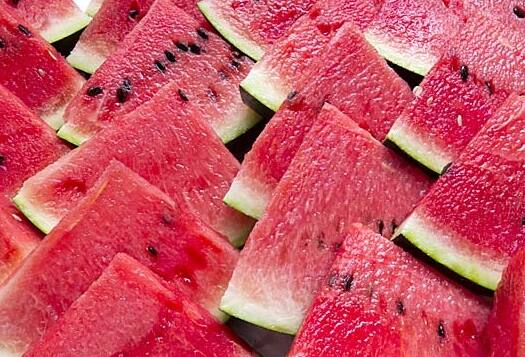 Are you eating watermelons with chemicals? FSSAI told the method of identification? તમે જે તરબૂચ ખાઈ રહ્યા છો તે  કેમિકલયુક્ત તો નથી ને? FSSAI એ ઓળખવાની પદ્ધતિ જણાવી?
